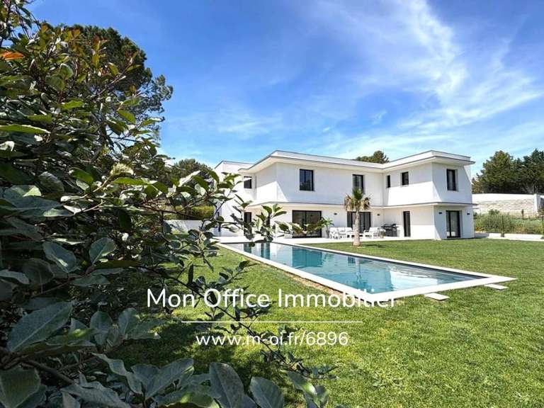 Maison Ventabren - 4 chambres - 230m²