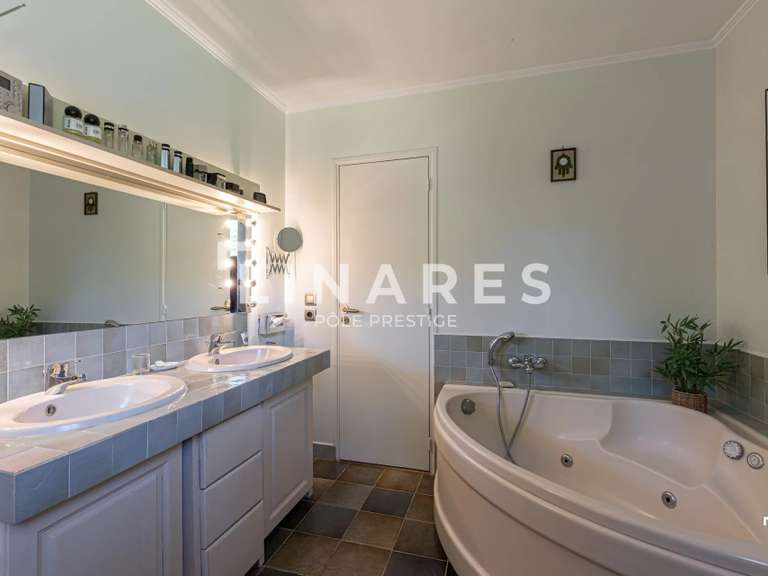 Maison Ventabren - 5 chambres - 300m²