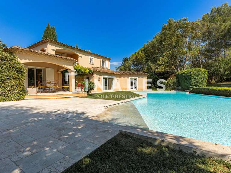 Maison Ventabren - 5 chambres - 300m²