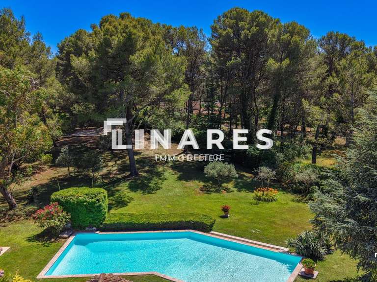 Maison Ventabren - 5 chambres - 300m²