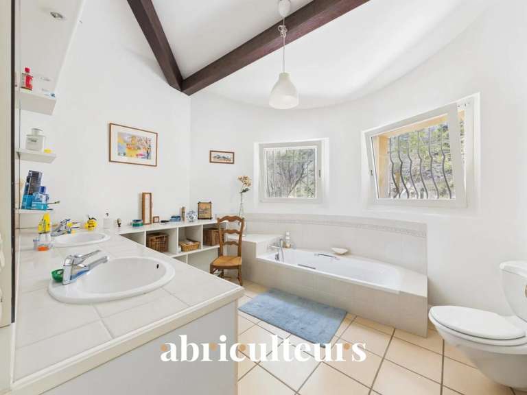 Maison Ventabren - 5 chambres - 256m²