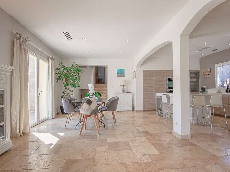 Maison Ventabren - 5 chambres - 205m²