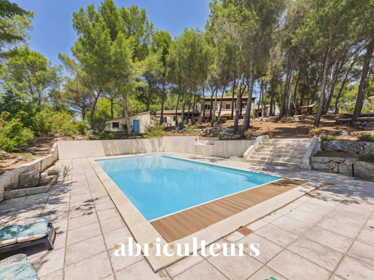 Maison Ventabren - 5 chambres - 256m²