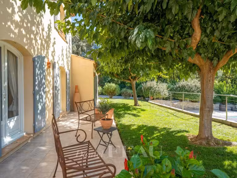 Maison Ventabren - 5 chambres - 289m²