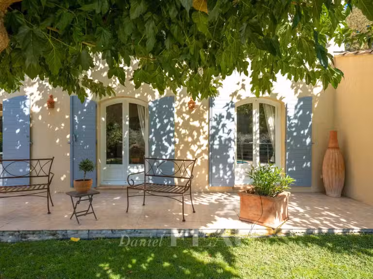 Maison Ventabren - 5 chambres - 289m²
