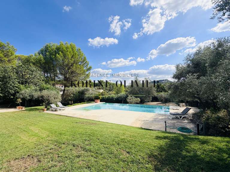 Maison Ventabren - 4 chambres - 180m²