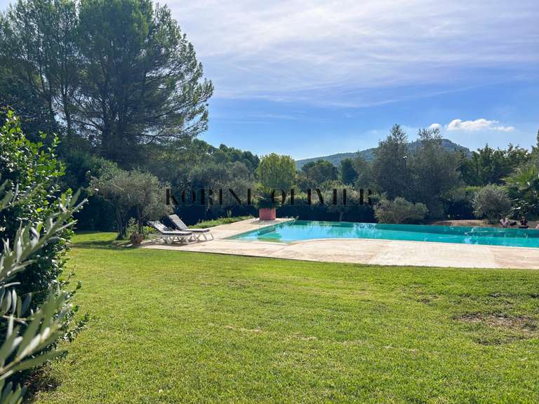 Maison Ventabren - 4 chambres - 180m²