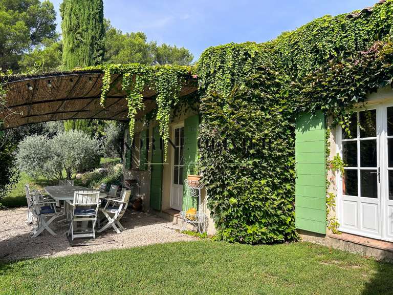 Maison Ventabren - 4 chambres - 180m²