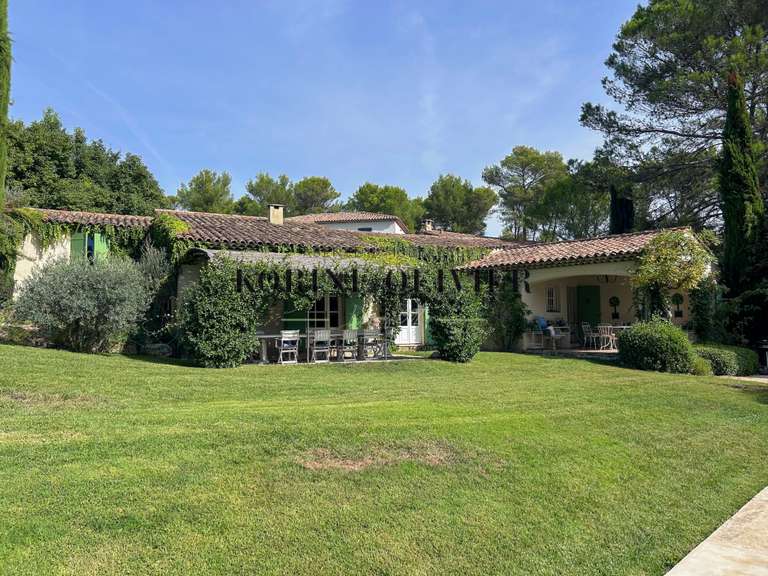 Maison Ventabren - 4 chambres - 180m²