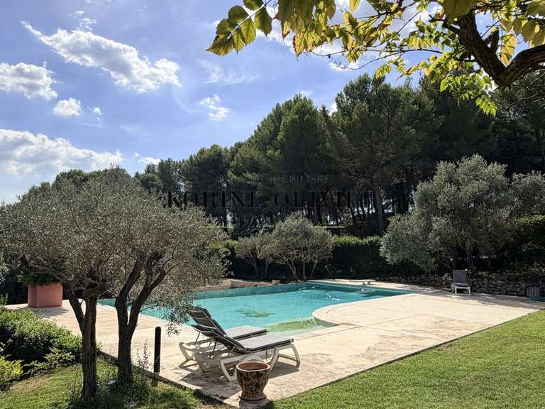 Maison Ventabren - 4 chambres - 180m²