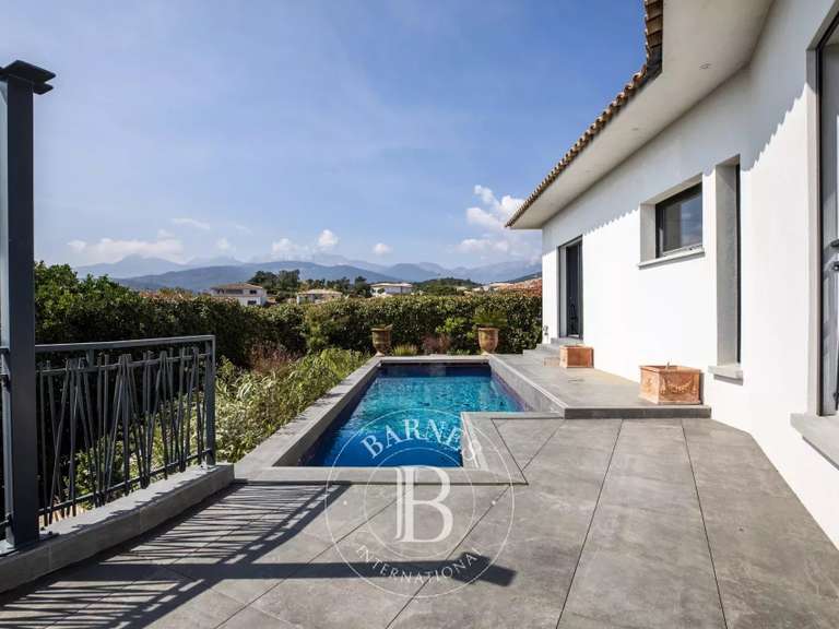 Villa Ventiseri - 3 bedrooms - 150m²