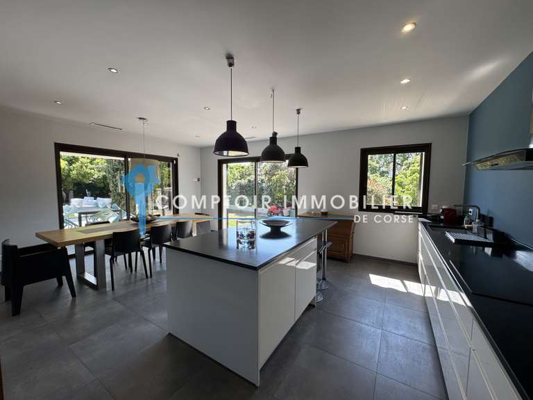 Villa Ventiseri - 4 bedrooms - 175m²