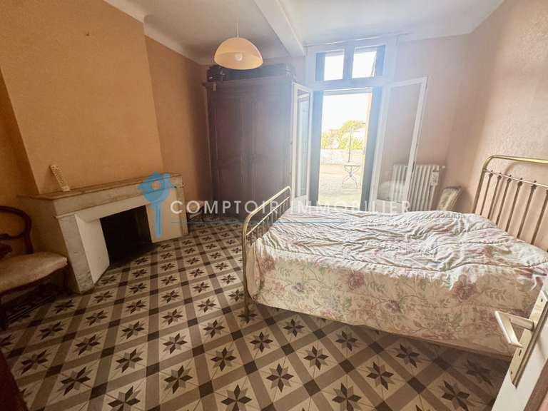 Maison Vergèze - 4 chambres - 260m²