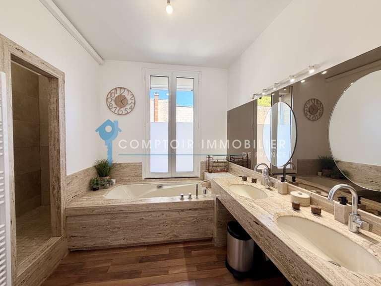 Maison Vergèze - 5 chambres - 190m²