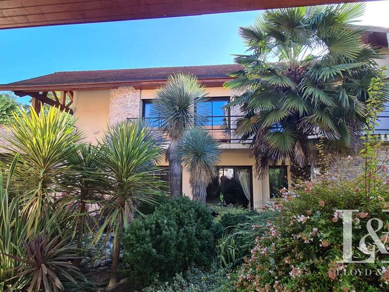 Maison Verrières-le-Buisson - 6 chambres - 482m²