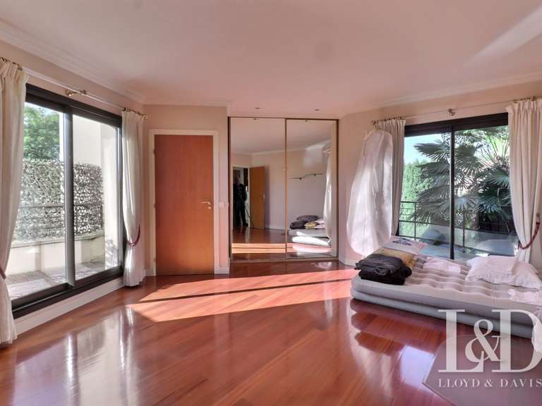 Maison Verrières-le-Buisson - 6 chambres - 482m²