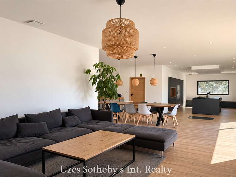 Maison Vers-Pont-du-Gard - 6 chambres - 275m²