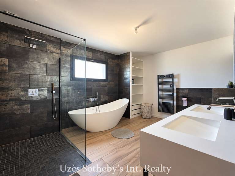 Maison Vers-Pont-du-Gard - 6 chambres - 275m²