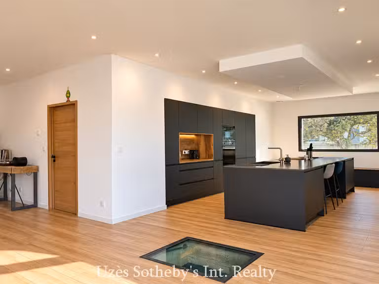 Maison Vers-Pont-du-Gard - 6 chambres - 275m²