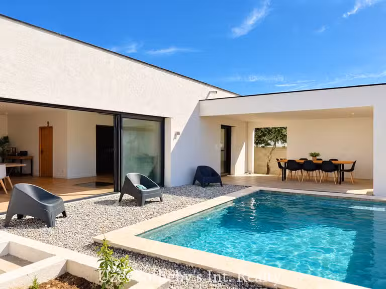 Maison Vers-Pont-du-Gard - 6 chambres - 275m²