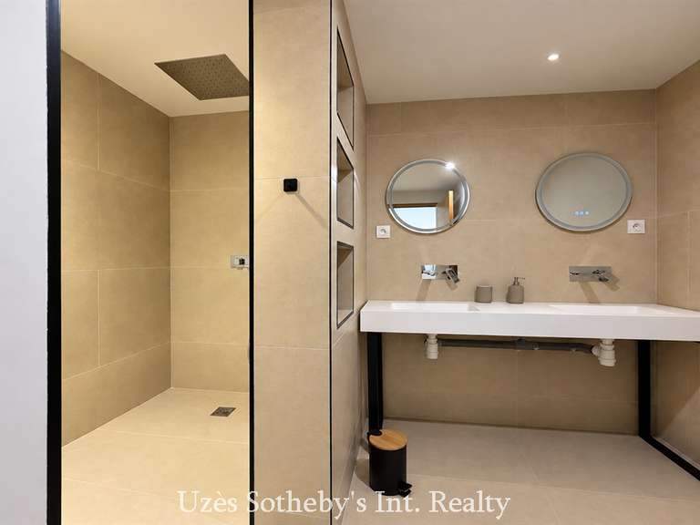 Maison Vers-Pont-du-Gard - 6 chambres - 275m²