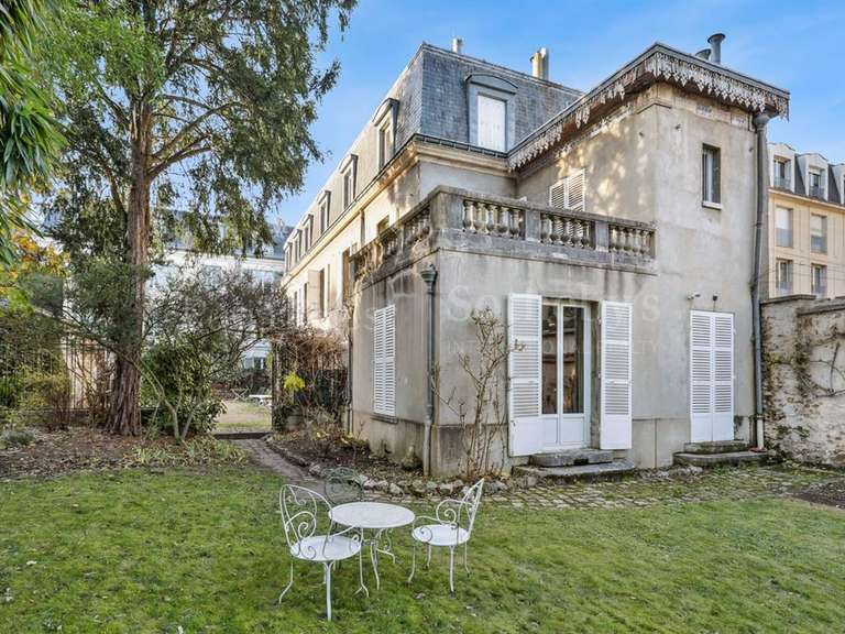 Maison Versailles - 7 chambres - 302m²
