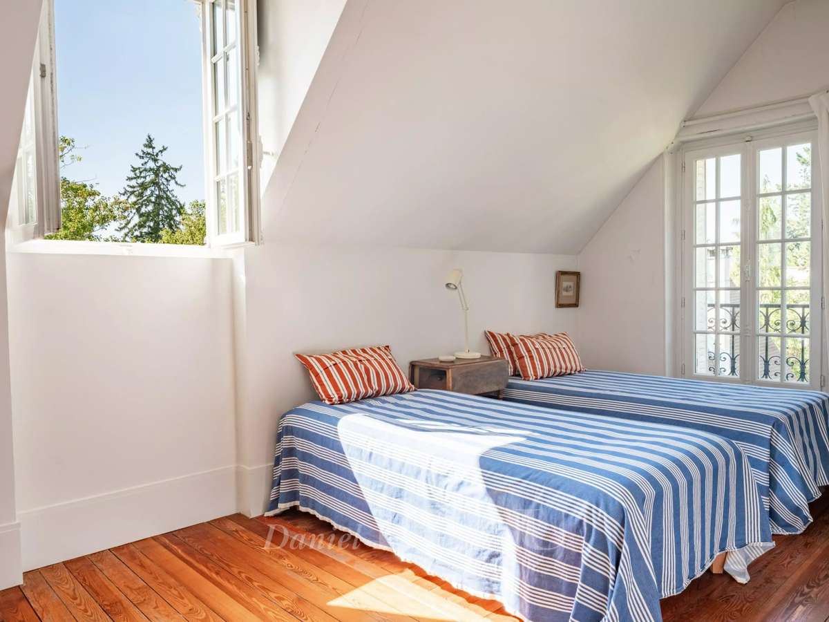 House Versailles