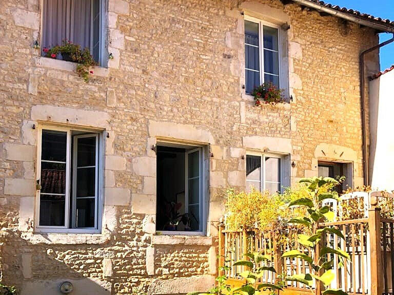 House Verteuil-sur-Charente - 3 bedrooms - 232m²