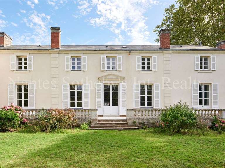 Maison Vertou - 4 chambres - 253m²