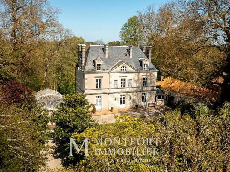 Maison Vertou - 8 chambres - 477m²