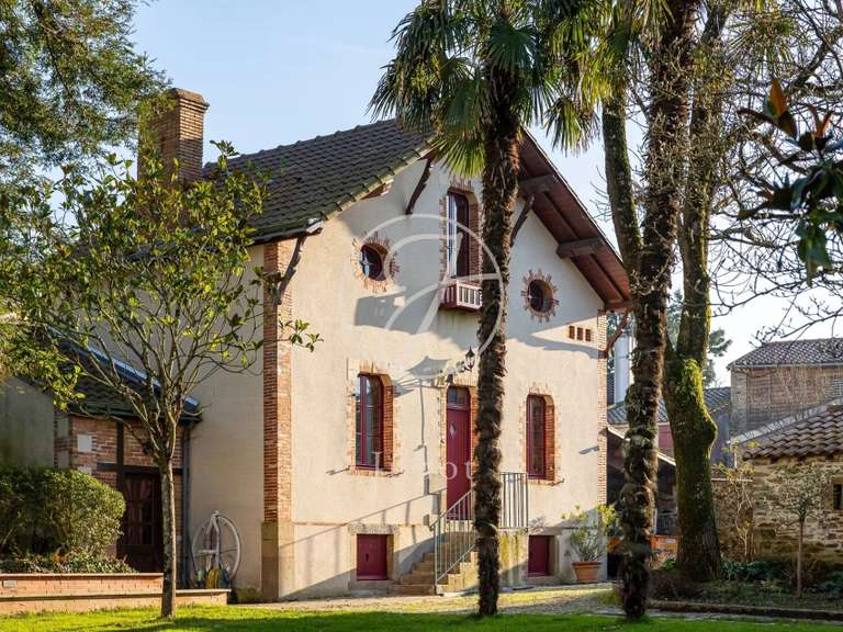 House Vertou - 8 bedrooms - 477m²