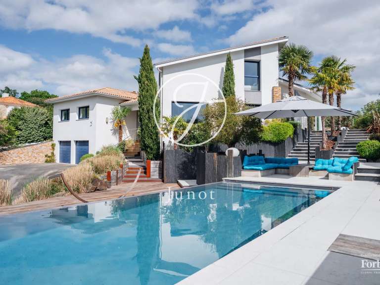 Maison Vertou - 4 chambres - 239m²
