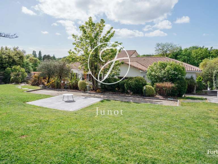 Maison Vertou - 4 chambres - 239m²