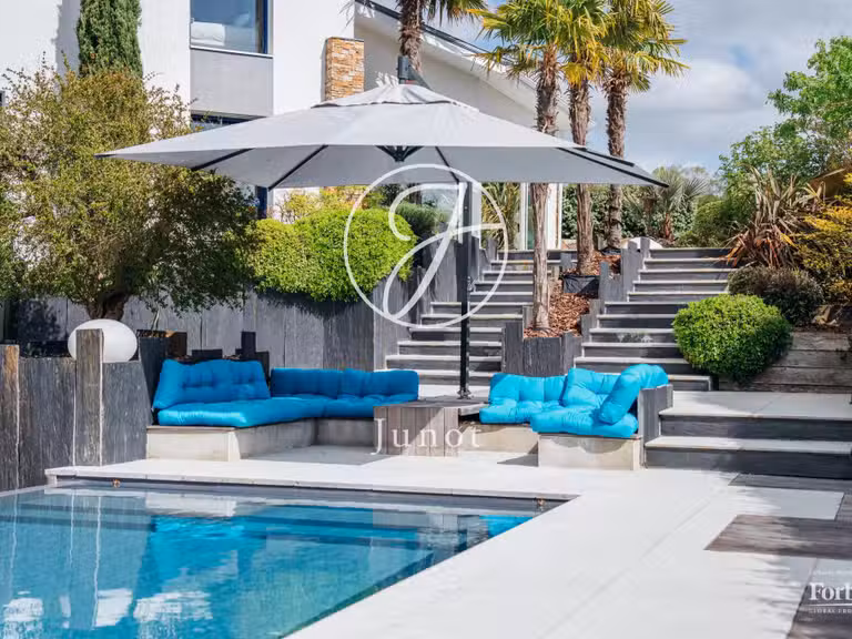 House Vertou - 4 bedrooms - 239m²