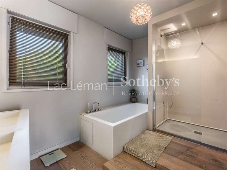 Maison Vétraz-Monthoux - 5 chambres - 286m²