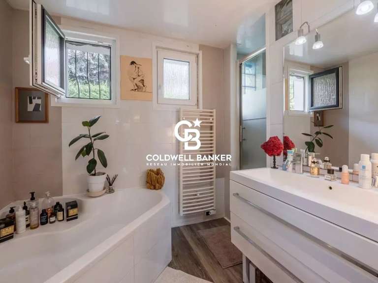 Maison Vétraz-Monthoux - 4 chambres - 179m²