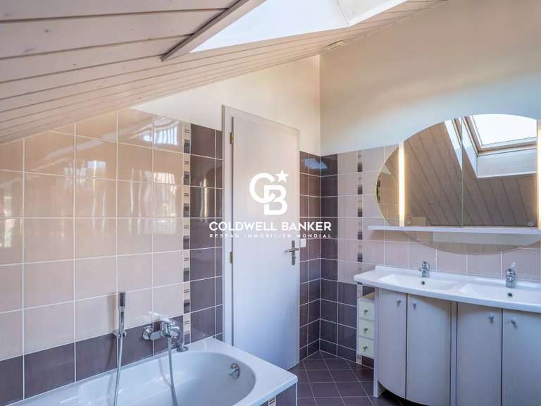 Maison Vétraz-Monthoux - 4 chambres - 200m²