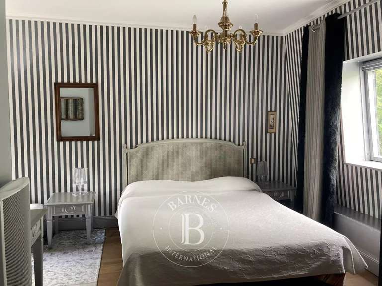 Château Veuves - 16 chambres - 558m²