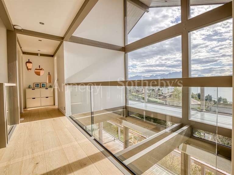 House Veyrier-du-Lac - 4 bedrooms - 323m²