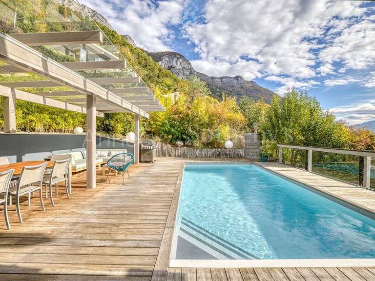 House Veyrier-du-Lac - 4 bedrooms - 323m²