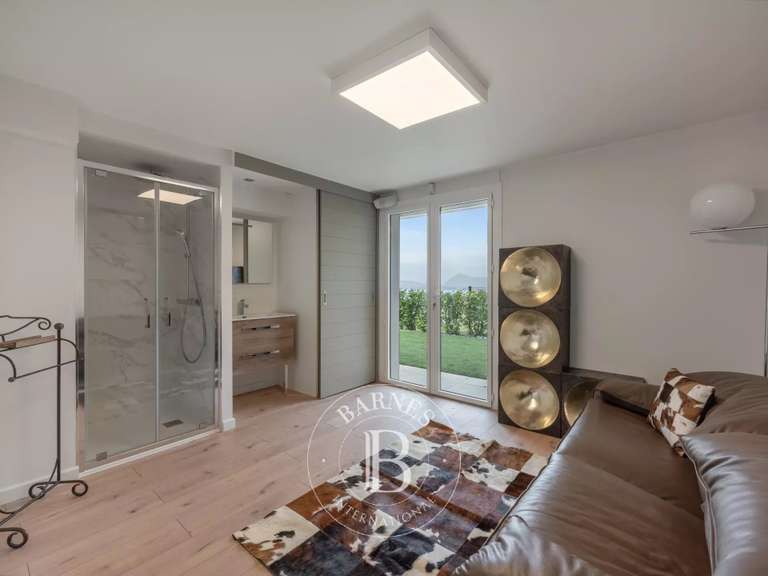 House Veyrier-du-Lac - 4 bedrooms - 300m²