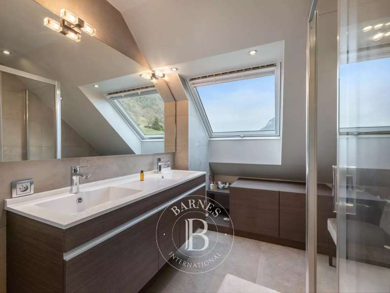 House Veyrier-du-Lac - 4 bedrooms - 300m²