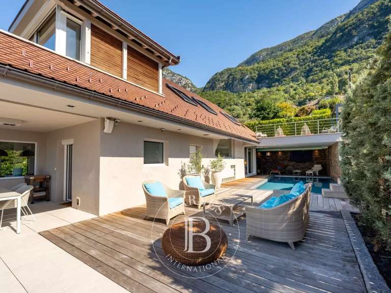 House Veyrier-du-Lac - 4 bedrooms - 300m²