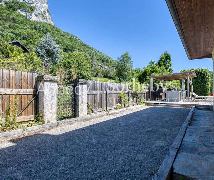 House Veyrier-du-Lac - 4 bedrooms - 345m²