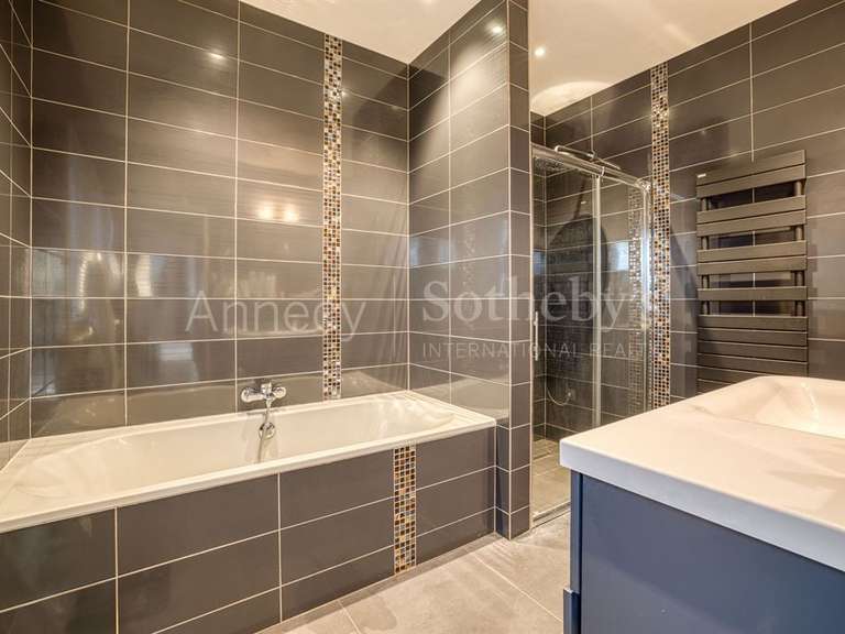House Veyrier-du-Lac - 4 bedrooms - 345m²