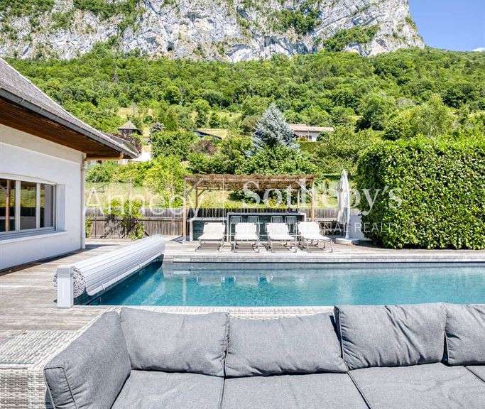 House Veyrier-du-Lac - 4 bedrooms - 345m²