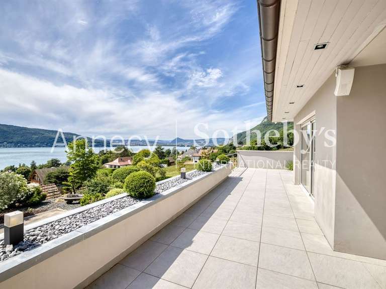 House Veyrier-du-Lac - 4 bedrooms - 300m²