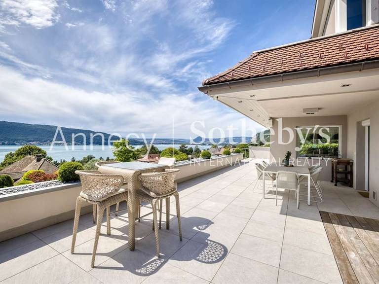 House Veyrier-du-Lac - 4 bedrooms - 300m²