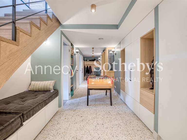 Maison Veyrier-du-Lac - 4 chambres - 199m²