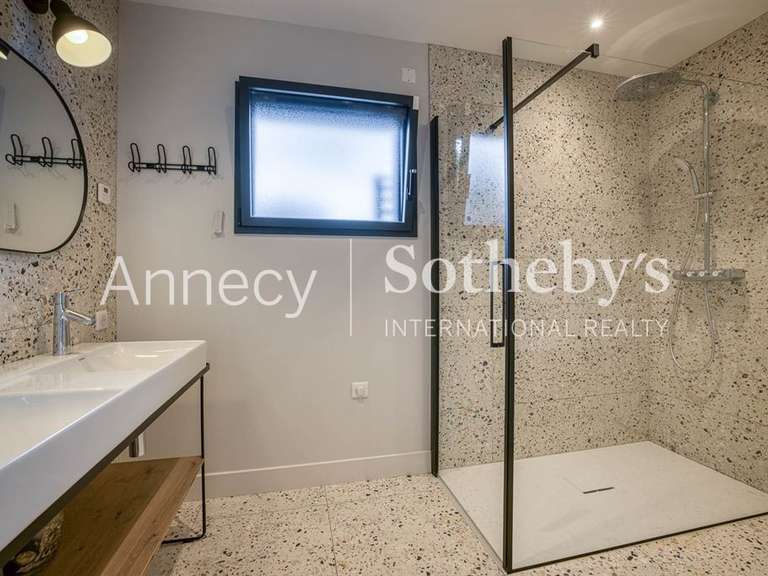 Maison Veyrier-du-Lac - 4 chambres - 199m²